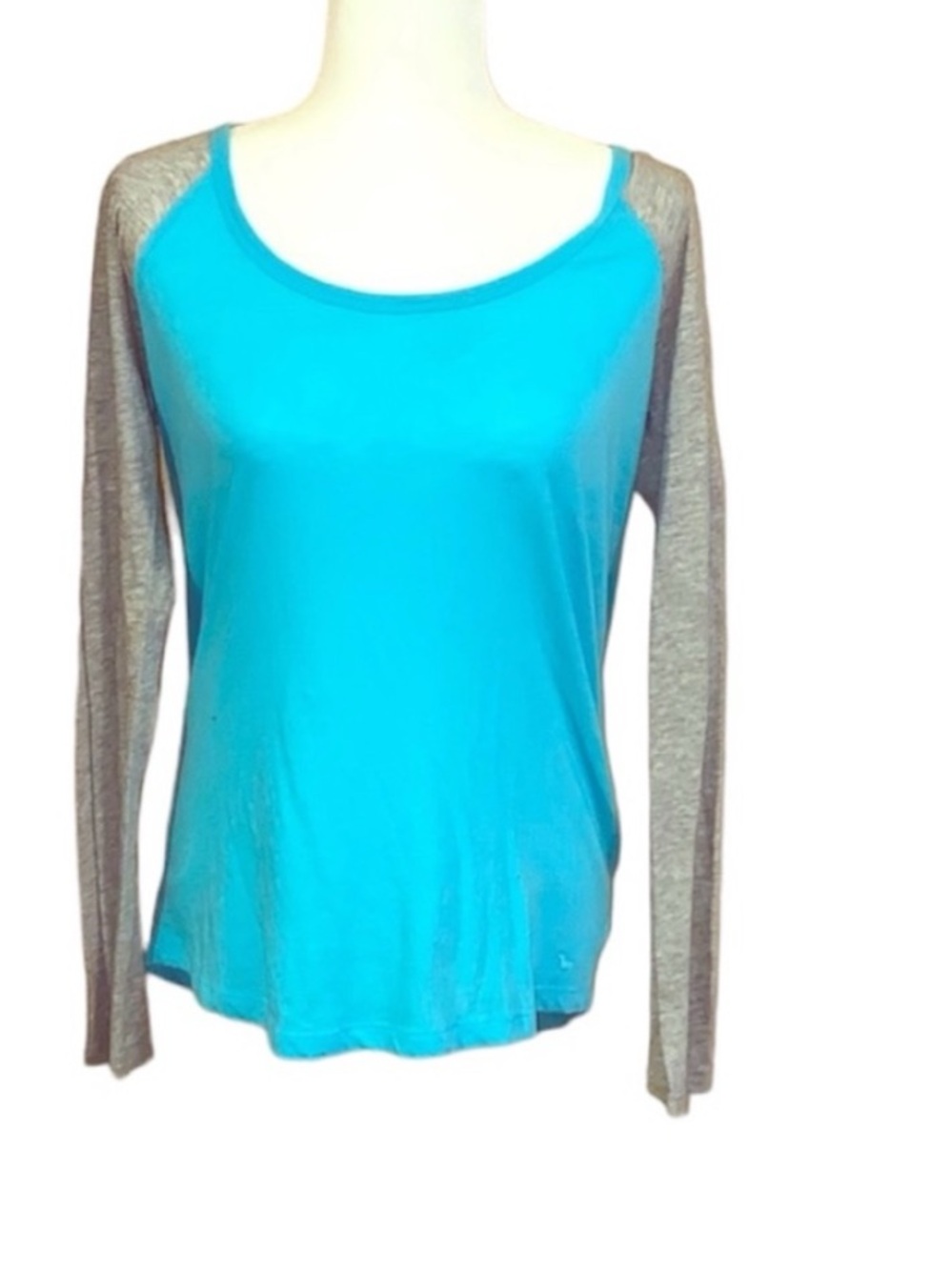PINK Victoria’s Secret Turquoise & Gray Baseball Jersey Tee